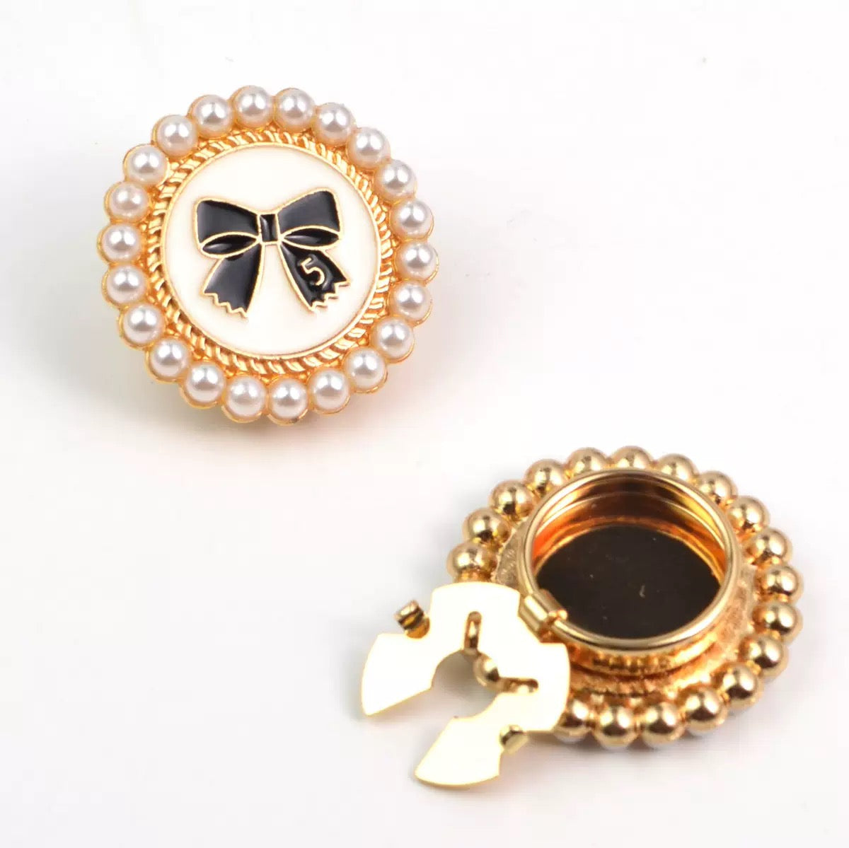 Pearl Bow Button Set – Gold & Black/White Enamel