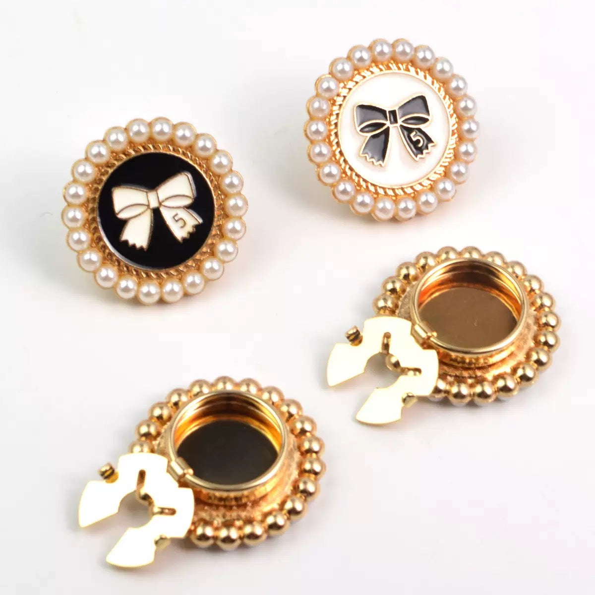 Pearl Bow Button Set – Gold & Black/White Enamel
