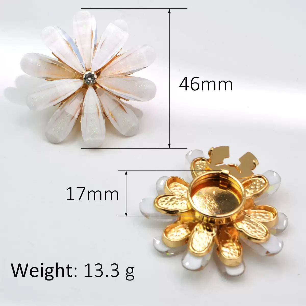 Pearl rhinestone flower clip button showing front and back views with measurements 46mm diameter and 17mm clip height, weight 13.3g