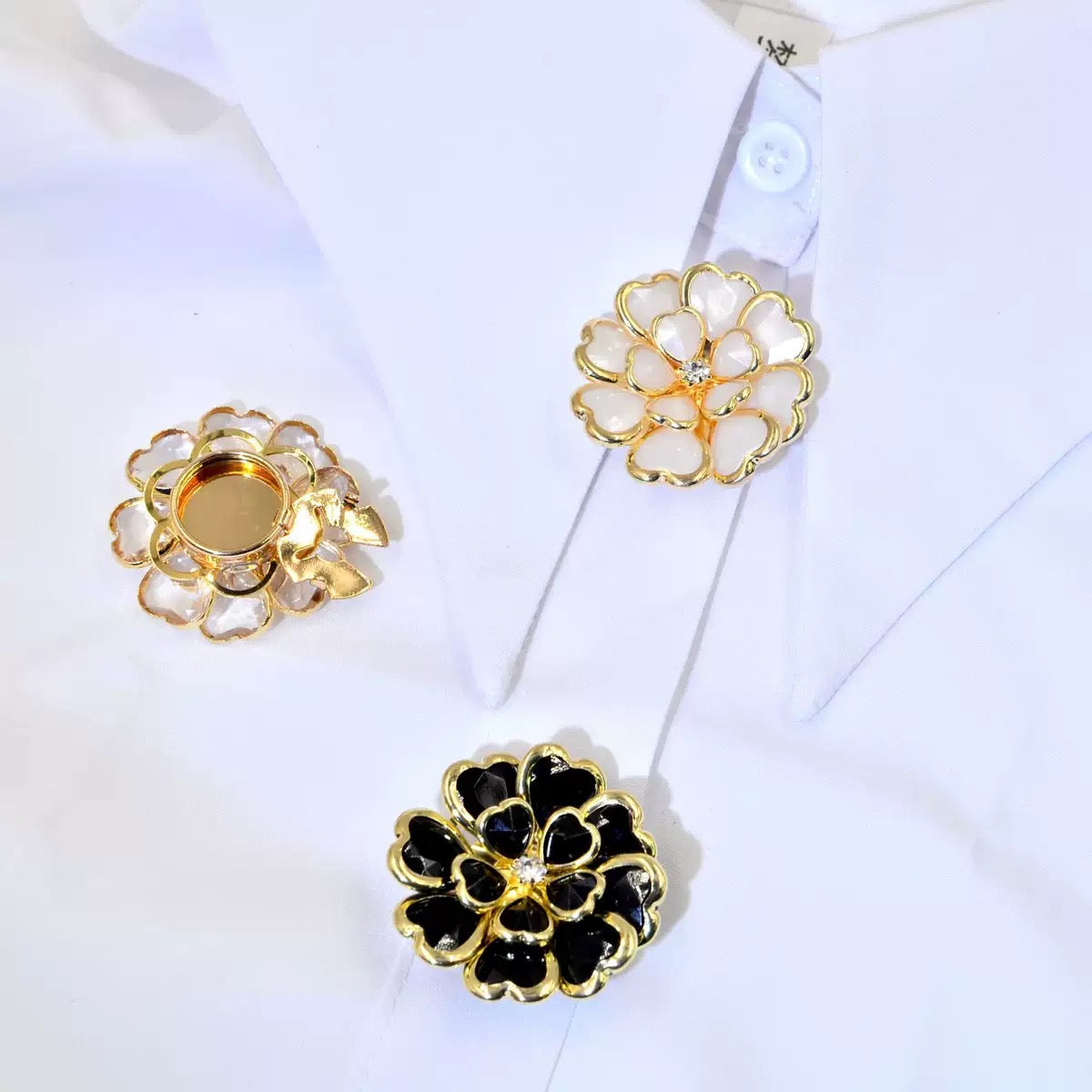 Black & Gold Flower Decorative Button – 38mm